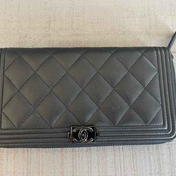 CHANEL So Black Caviar Quilted Wallet - Picture 4 of 9